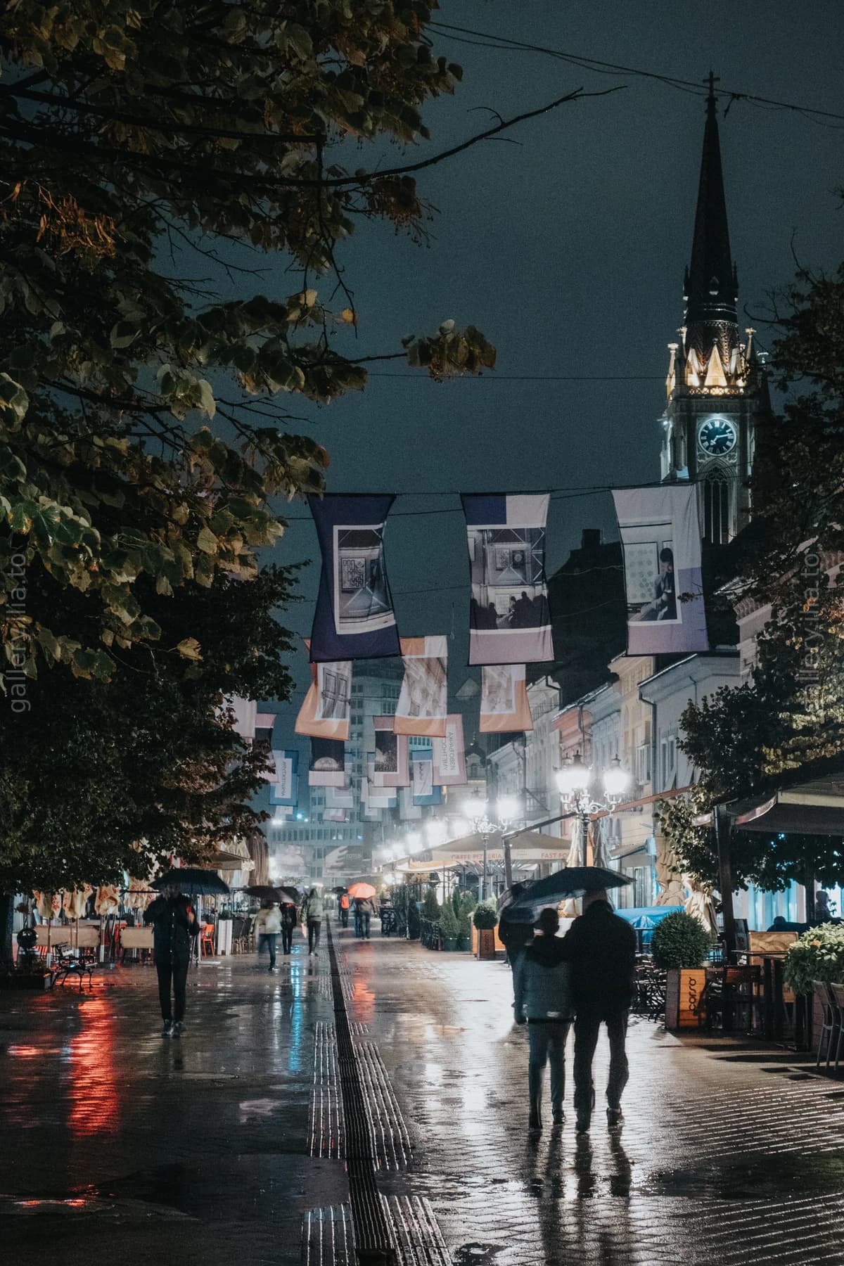 Night Rain on the Square